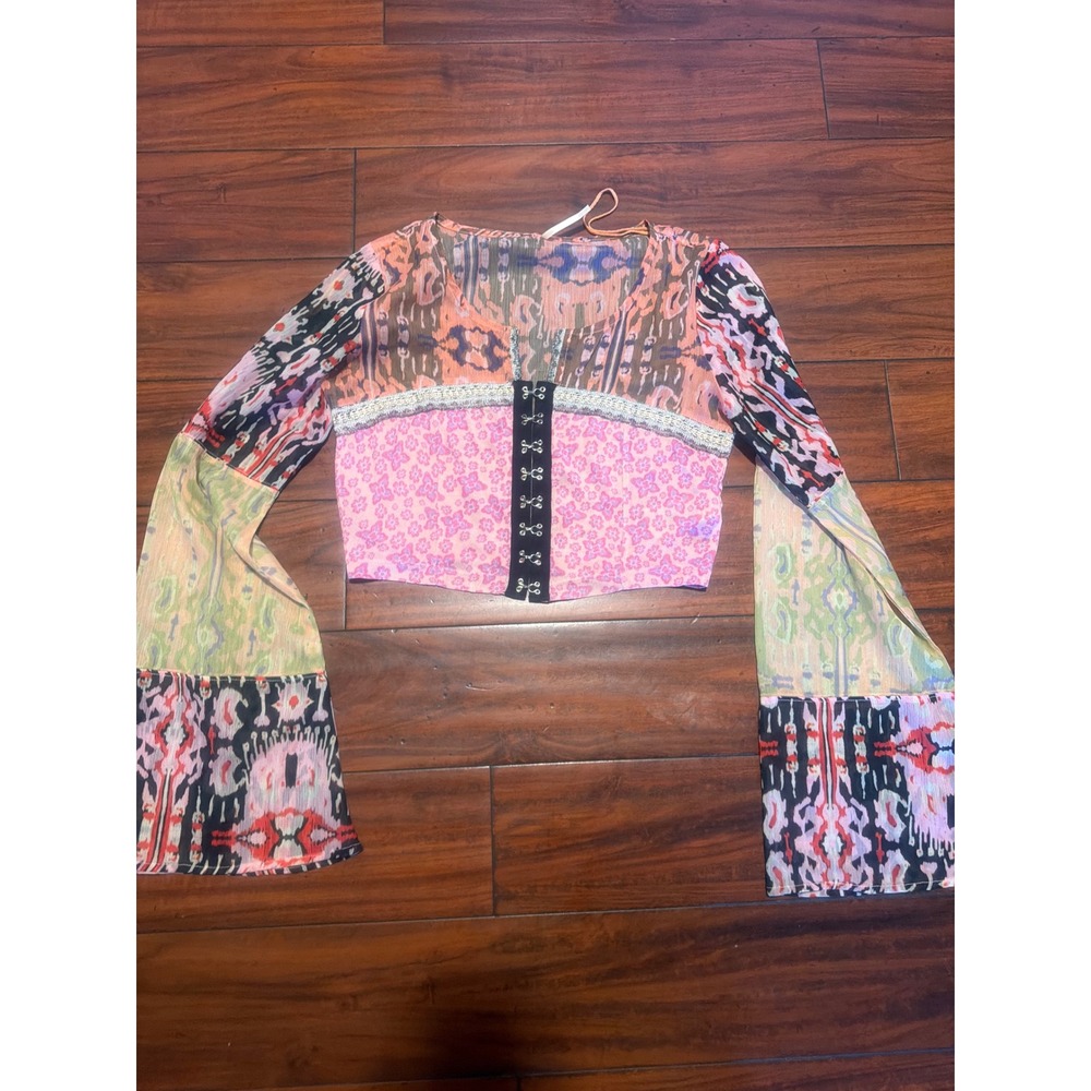 Free People Mixed Print Crop Top Pink Orange Boho Bell Sleeve XS Hook Eye Blouse - Picture 2 of 10
